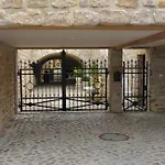Modernes In Den Weinbergen Der Pfalz *