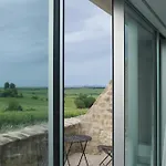 Modernes In Den Weinbergen Der Pfalz