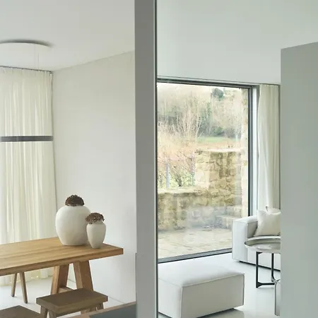 Modernes In Den Weinbergen Der Pfalz *