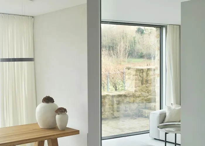 Modernes In Den Weinbergen Der Pfalz *